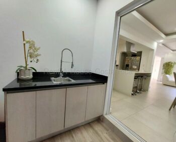 Venta de Casa de 3 Niveles en Pozos de Santa Ana. RAH 26-1497 in Pozos, Santa Ana, San José — $265,000 - Photo 5 of 20