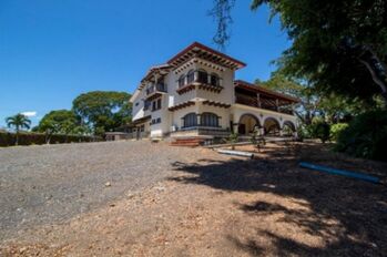 Se vende quinta remodelada con uso mixto en Grecia de Alajuela 24-1767 in Tacares, Grecia, Alajuela — $670,000 - Photo 4 of 22