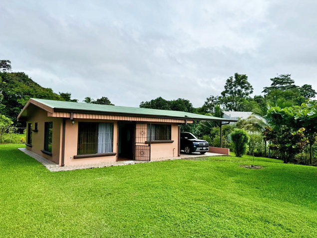 Hermosa casa con Lindo Jardín a 25 minutos de La Fortuna in La Fortuna, San Carlos, Alajuela — $160,000 - Photo 2 of 26