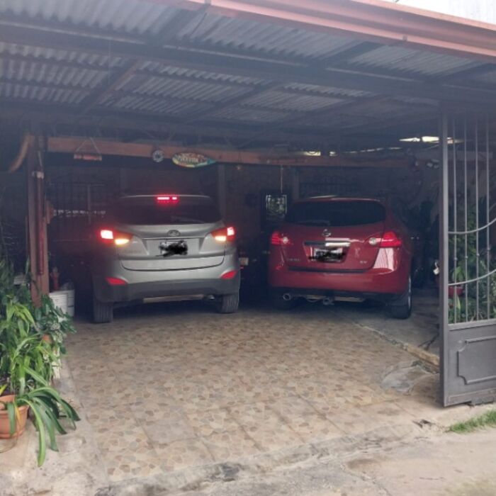 Venta de casa en Urb Lindora Pozos, 600 m de Mall Terrazas, cerca de McDonald's, bancos( Negociable) in Pozos, Santa Ana, San José — ₡ 66 000 000
