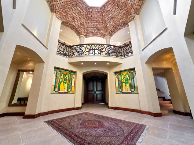 The Majestic House, impresionante casa en Santa Ana en Santa Ana, San José — $1,900,000