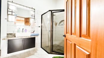 Casa en venta en Pérez Zeledón con amplio terreno con hermosas vistas  #26-985 GS en El General, Pérez Zeledón, San José — $560,000 - Foto 4 de 11