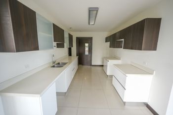 Apartamento de 3 Habitaciones en Bello Horizonte de Escazú in Escazú, San José — $380,000 - Photo 4 of 22