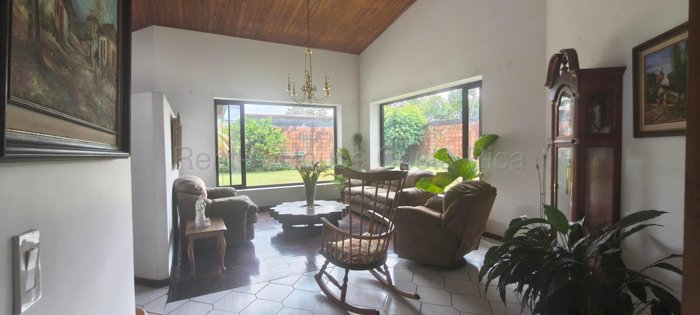 CASA EN VENTA EN SAN JOSÈ CURRIDABAT in Curridabat, San José — ₡ 297 000 000
