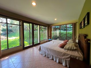 Venta de hermosa casa rodeada de jardines #26-1295 GS en San Rafael, Escazú, San José — $850,000 - Foto 3 de 11