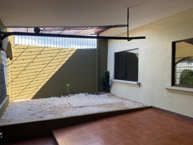 Casa a la venta in San Rafael, La Unión, Cartago — ₡ 110 000 000