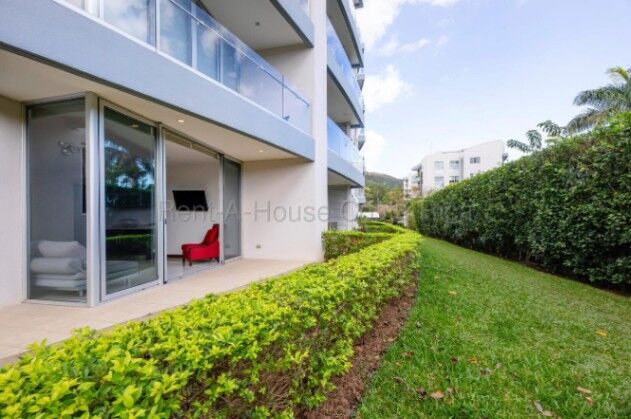 Apartamento con jardín y terraza en exclusivo eco-condominio #26-1712 GS in San Antonio, Escazú, San José — $1,200