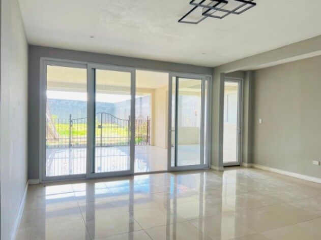 Hermosa casa con finos acabados en Santo Domingo de Heredia en San Miguel, Santo Domingo, Heredia — $1,900