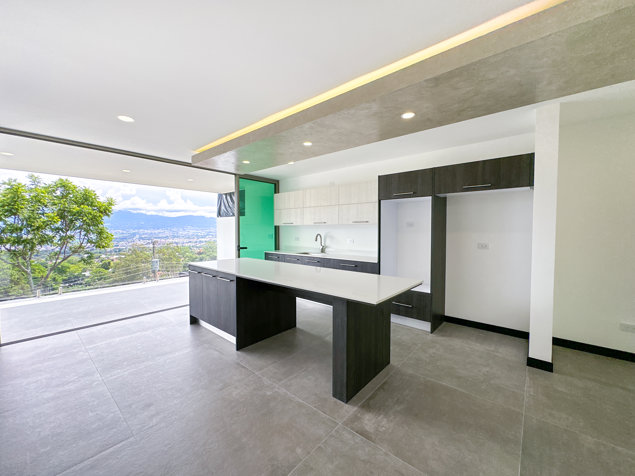 Venta de Moderna Casa con las mejores vistas de Escazú in Escazú, San José — $480,000 - Photo 2 of 37