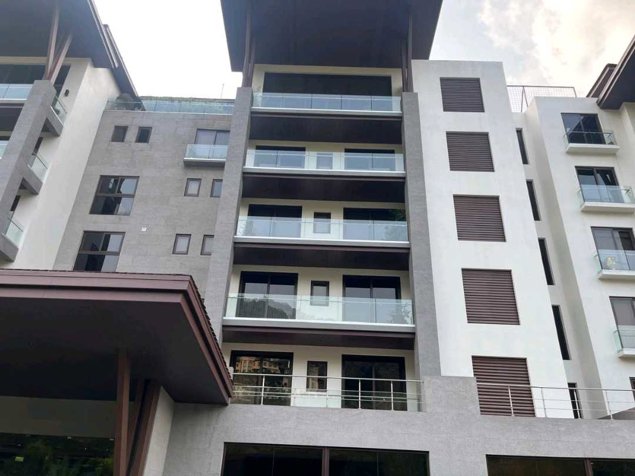 VENTA DE PENTHOUSE AMOBLADO, SAN JOSE, ESCAZU, VISTAS DE MONASTERIO in Escazú, San José — $1,375,000