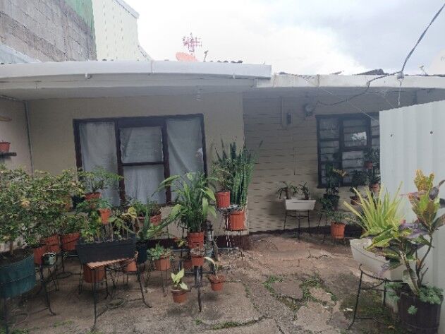 Lote más casas de alquiler. Excelente inversión. en San Miguel, Desamparados, San José — ₡ 150 000 000