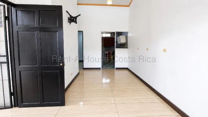 Venta | Casa en condominio con mezzanine y seguridad en Agua Caliente de Cartago #26-2270 GS in Aguacaliente, Cartago — $114,000 - Photo 3 of 8