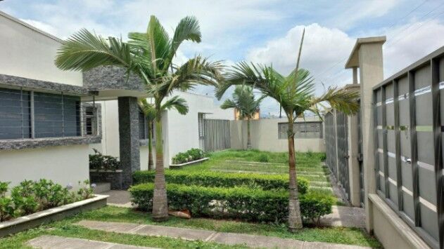 Espectacular casa estilo contemporáneo ubicada en el distrito más lindo del cantón de Goicoechea en Mata de Plátano, Goicoechea, San José — $445,000