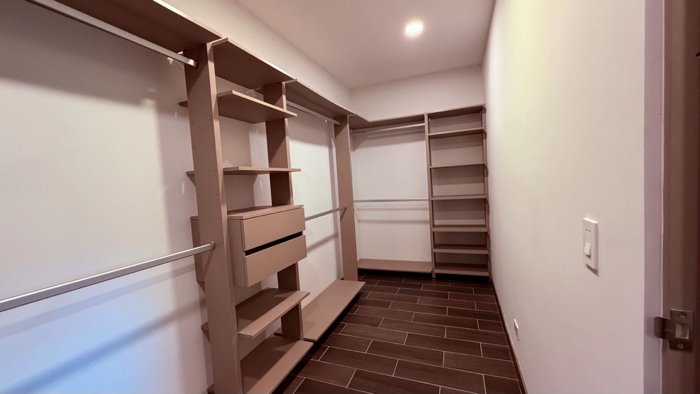 Alquiler o venta de apartamento en condominio Chirca Escazú en Escazú, San José — $2,500 - Foto 3 de 43
