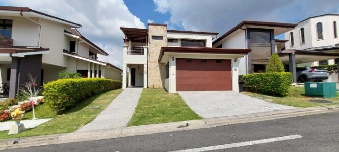 Venta de Casa en Ulloa, Heredia. RAH 26-1076 en Ulloa, Heredia — ₡ 175 000 000