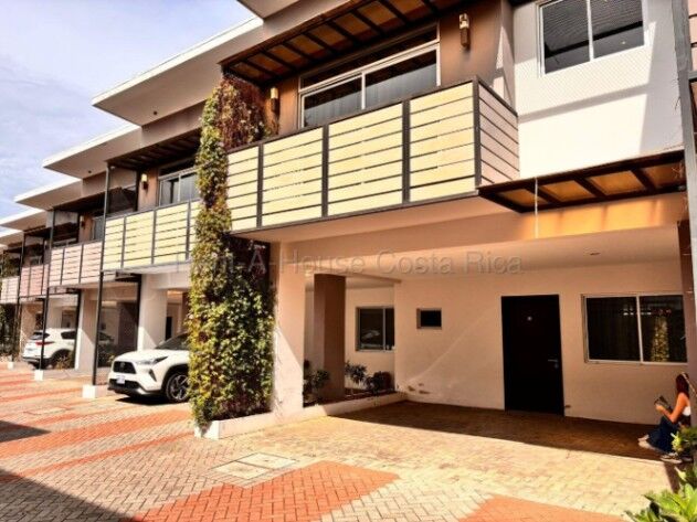 Se Vende linda casa de 3 habitaciones ubicada en Pozos de Santa Ana 26-2221 ( $ 176,000 ) in Pozos, Santa Ana, San José — $176,000