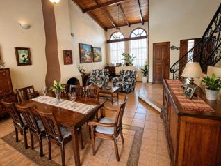 Casa en Venta en Curridabat con 4 Habitaciones