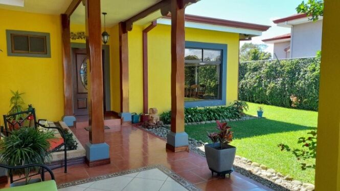 Venta de casa en San Rafael de Coronado en San Rafael, Vázquez de Coronado, San José — ₡ 250 000 000