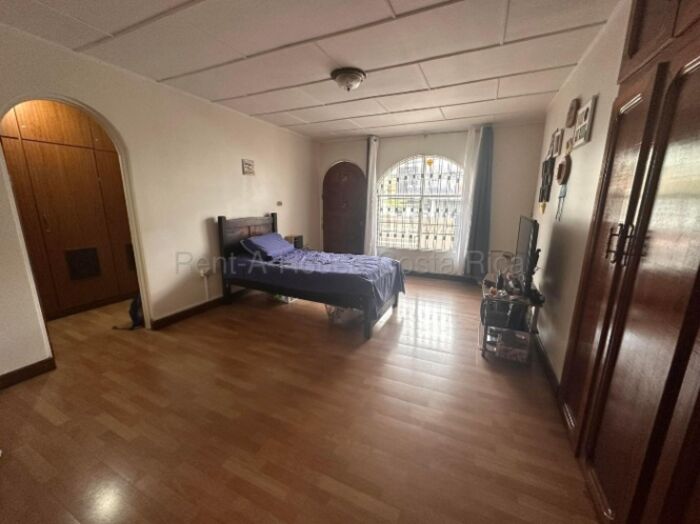 Venta de hermosa casa ubicada en San Vicente de Moravia 27-9 in San Vicente, Moravia, San José — ₡ 162 500 000