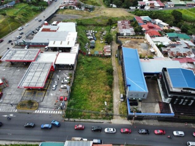 Lote comercial con doble frente y topografía plana ideal para desarrollo #25-1220 GS en Cinco Esquinas, Tibás, San José — $638,000
