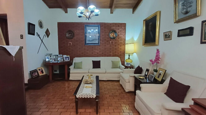Venta de casa! Oportunidad de Inversión en Curridabat OFC/ AD  en Curridabat, San José — $241,000