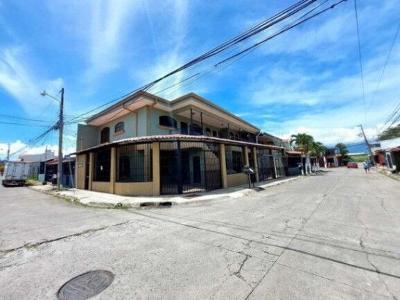 Se vende propiedad con apartamentos para inversión en Coyol Alajuela 25-1117 en Garita, Alajuela — $350,000