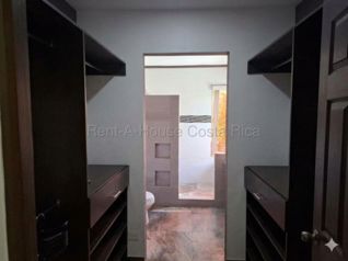 Venta de Casa en Ulloa con Diseño Contemporáneo #27-736 GS - Foto 2 de 3