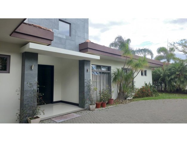 Casa en Venta en Santa Ana, Piedades. 5PVV9969271 in Piedades, Santa Ana, San José — $800,000 - Photo 2 of 22