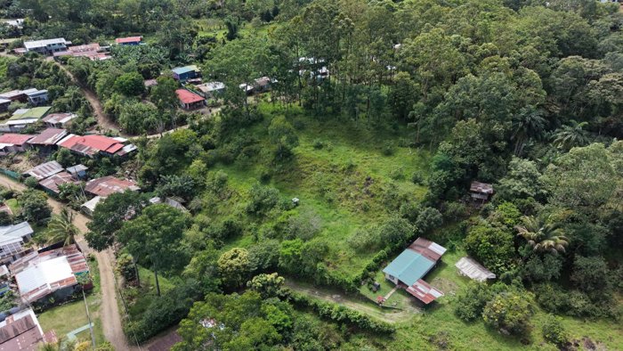 SE VENDE TERRENO LISTO PARA CONSTRUIR CON ARROYO NATURAL Y VISTAS A LAS MONTAÑAS en Rivas, Pérez Zeledón, San José — $350,000