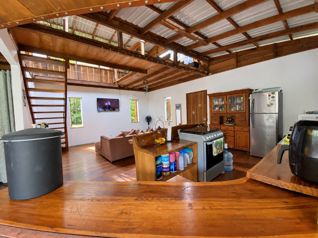 Dos casas tropicales e ingresos de Airbnb - Cahuita en Cahuita, Talamanca, Limón — $330,000 - Foto 4 de 33