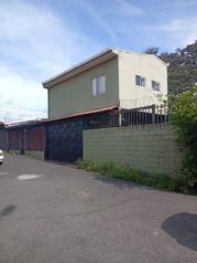 Se vende casa, con apartamento en segundo piso, en san Lorenzo de desamparados en Damas, Desamparados, San José — ₡ 50 000 000 - Foto 4 de 43