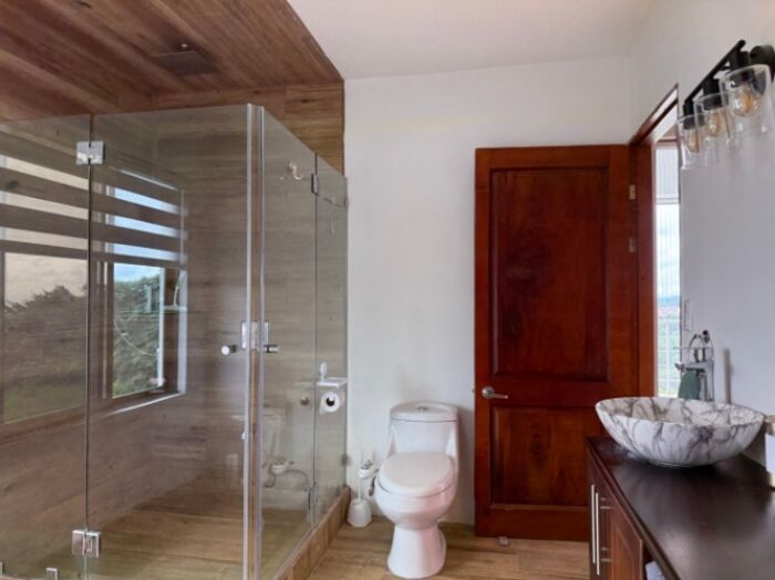 Modern Furnished Home with beautiful views en Cirrí Sur, Naranjo, Alajuela — $307,000