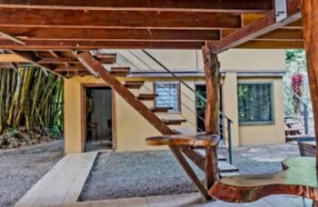 BELLÍSIMA PROPIEDAD CON 3 CASAS EN CAHUITA, LIMÓN.  en Cahuita, Talamanca, Limón — 180 000 000 ₡ - Foto 4 de 23