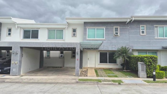 Venta de Casa en Piedades de Santa Ana. RAH 27-716 in Piedades, Santa Ana, San José — $405,000