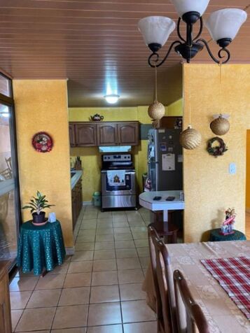 SE VENDE PRECIOSA Y GRANDE PROPIEDAD Y CASA EN ATENAS.  in Mercedes, Atenas, Alajuela — ₡ 115 000 000