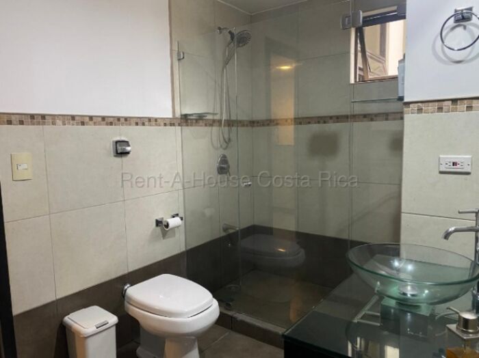 Alquiler | Apartamento amueblado de 2 habitaciones con vista a las montañas #27-46 GS in Santa Ana, San José — $1,200