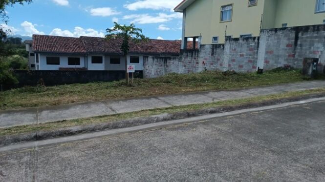 SE VENDE LOTE EN RESIDENCIAL LA ESTEFANÍA, MATA DE PLÁTANO en Mata de Plátano, Goicoechea, San José — ₡ 75 000 000