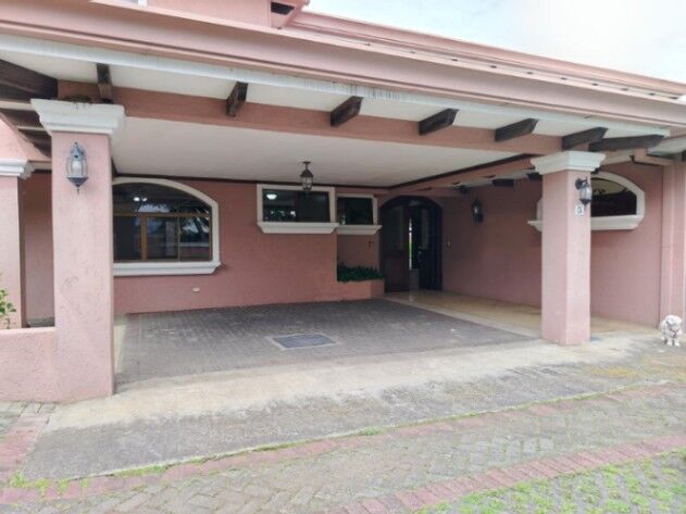 Venta de Casa en Escazú, San José. RAH 25-664 en San Rafael, Escazú, San José — $310,000