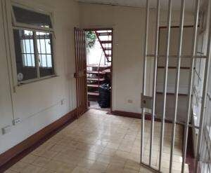 Venta de Cómoda Casa en San José / OFC en Catedral, San José — ₡ 450 000