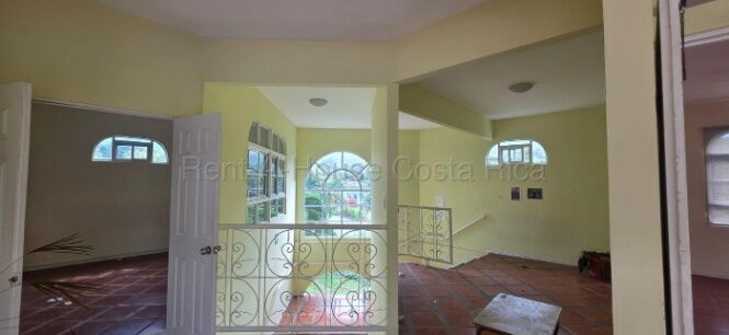 Venta de Excelente Centro Educativo en Salistral-Santa Ana. RAH 26-1501 en Salitral, Santa Ana, San José — $1,500,000