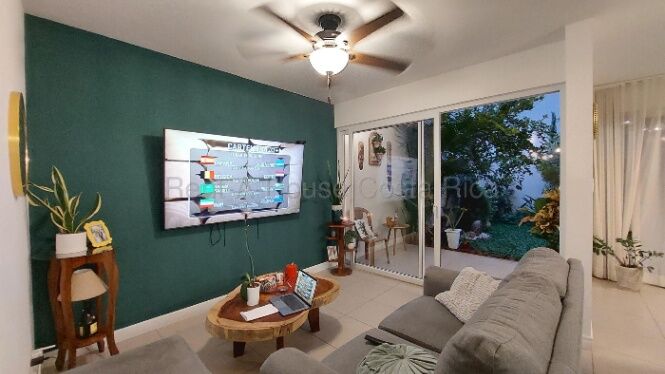 Venta de hermosa casa de 4 habitaciones ubicada en Ciudad Colon 26-2213 en Colón, Mora, San José — $253,000
