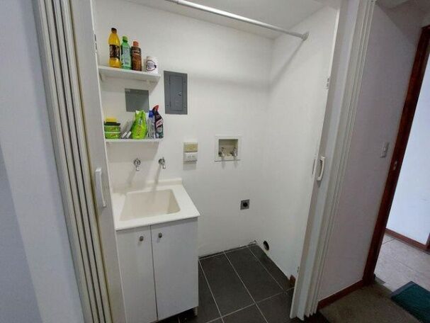 Alquiler de Apartamento Semi-Amoblado en San Fco de Dos Ríos. en San Francisco de Dos Ríos, San José — $800