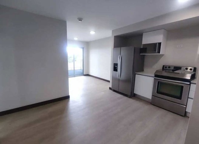 ALQUILO HERMOSO APARTAMENTO 2 HABITACIONES, TORRE AZENZA, LA URUCA en Uruca, San José — $1,000 - Foto 2 de 29