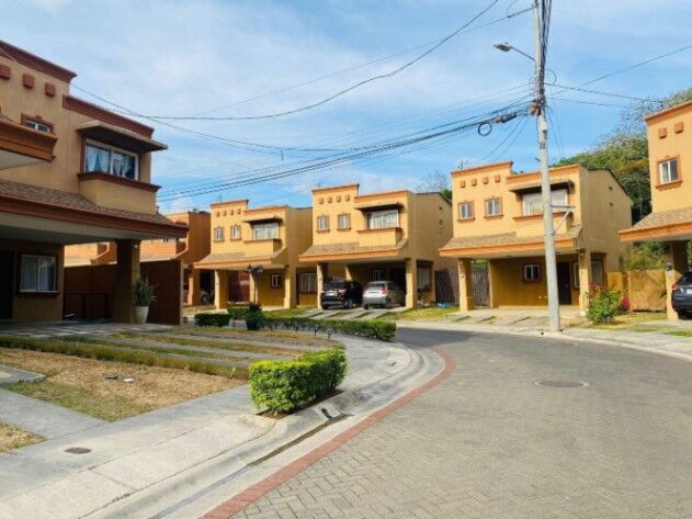 Venta de Casa en La Guácima, Alajuela.  en Guácima, Alajuela — ₡ 97 000 000