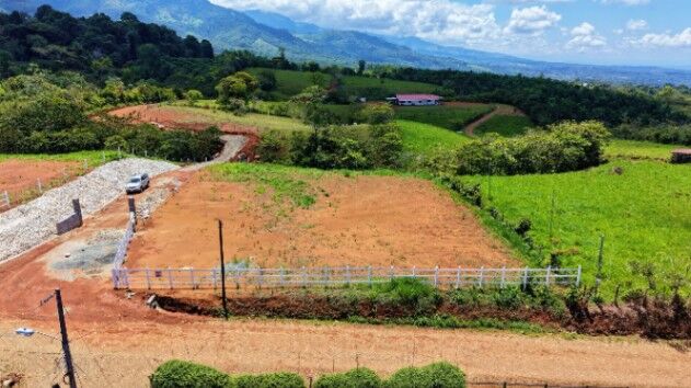 VENTA DE LOTES DE 2.700 M2 CON NACIENTE NATURAL EN ARCO IRIS, CAJON DE PEREZ ZELEDON en Cajón, Pérez Zeledón, San José — $102,000