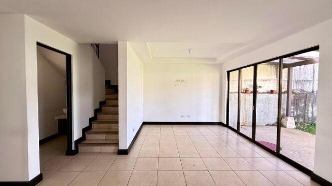 CASA EN VENTA, MORAVIA $200.000 COD#26-1293 en La Trinidad, Moravia, San José — $200,000