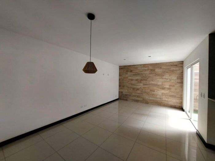 Se vende moderna casa con patio en San Antonio Escazú 25-1896 in San Antonio, Escazú, San José — $220,000