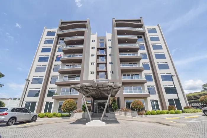 Apartamento de 2 Habitaciones + Sala de TV en Torres de Velarde in Ulloa, Heredia — $185,000