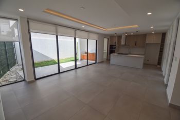 Casa Esquinera de 3 habitaciones en Santa Ana en Santa Ana, San José — $3,200 - Foto 5 de 40
