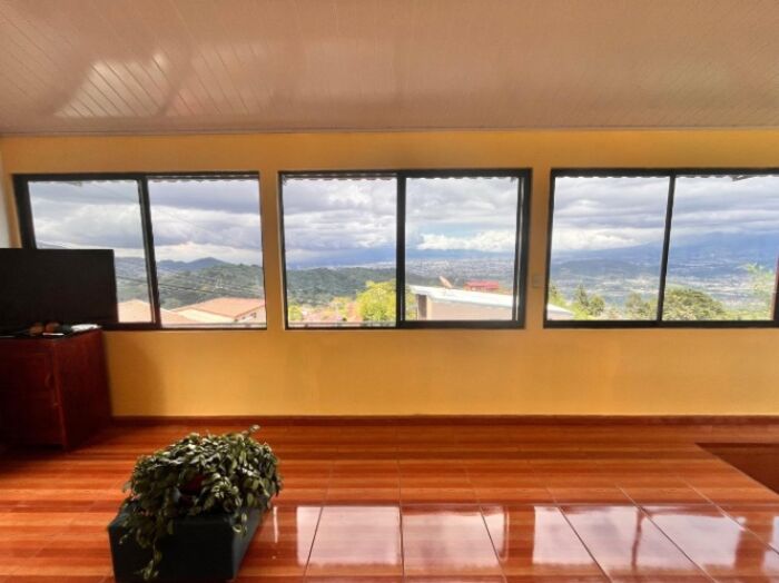 Venta | Casa de 4 habitaciones en Calle Guinealillo, Aserrí #26-844 GS en Aserrí, San José — $178,500